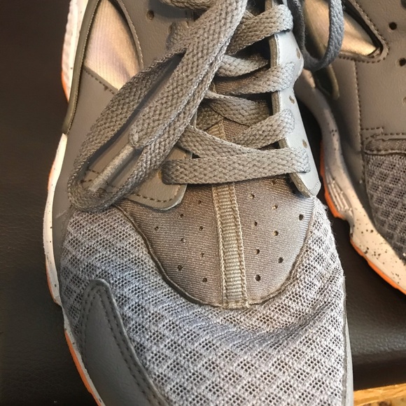huaraches grey and orange